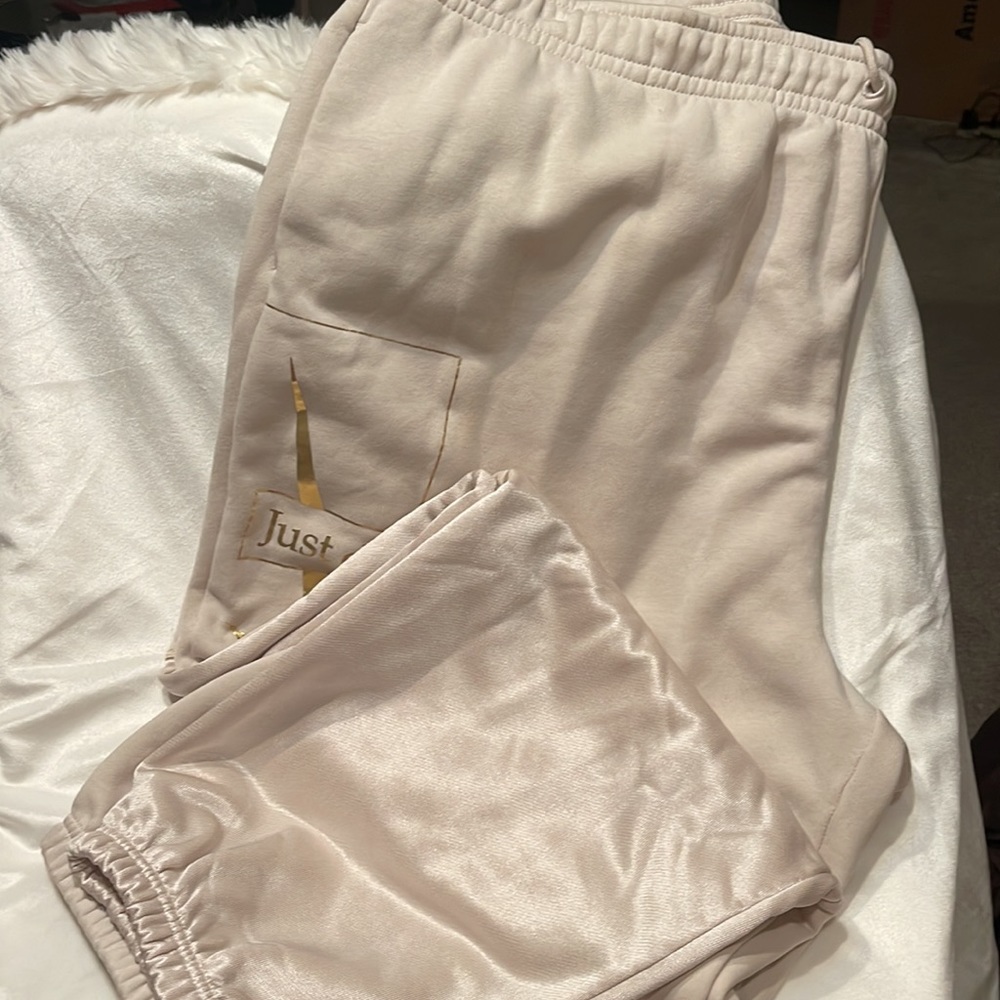 NWOT Nike joggers - Picture 2 of 5